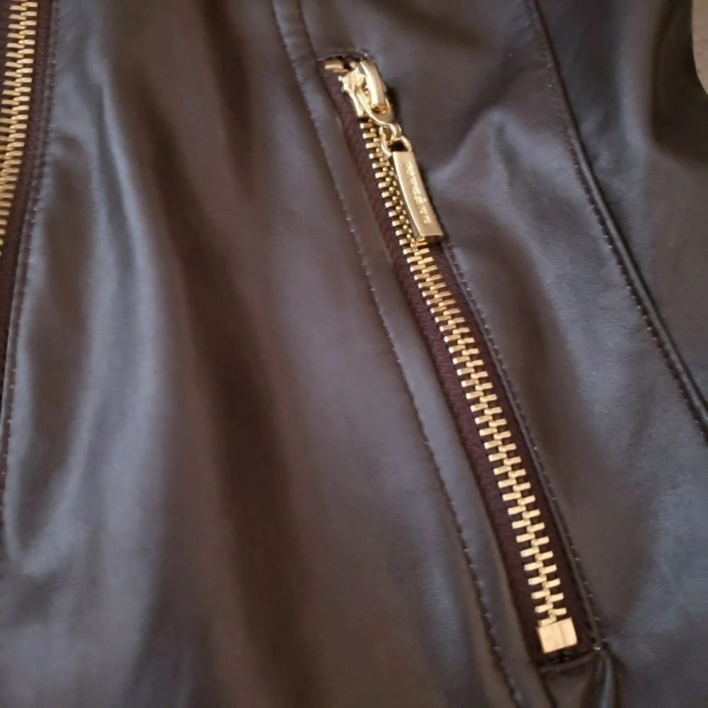 Peter Nygard Faux Leather Asymmetrical Vest Black PM - Picture 3 of 5